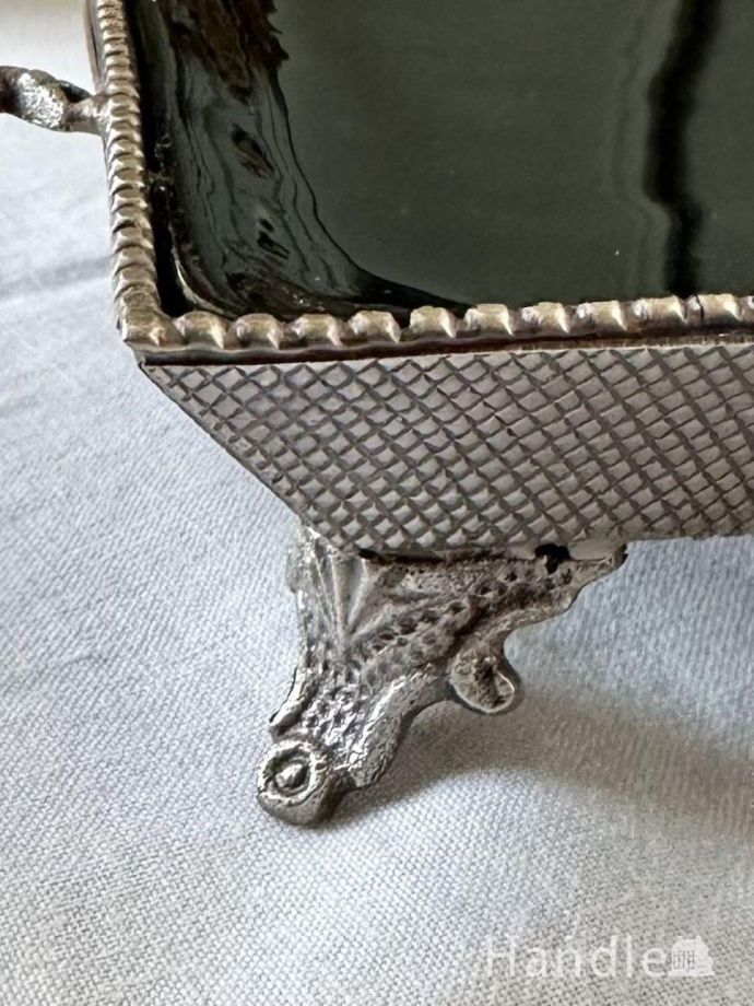 アンティーク風のおしゃれな小物入れ