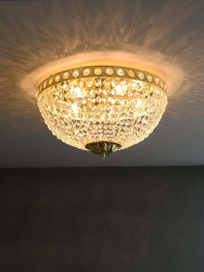 シャンデリアの美しい陰影