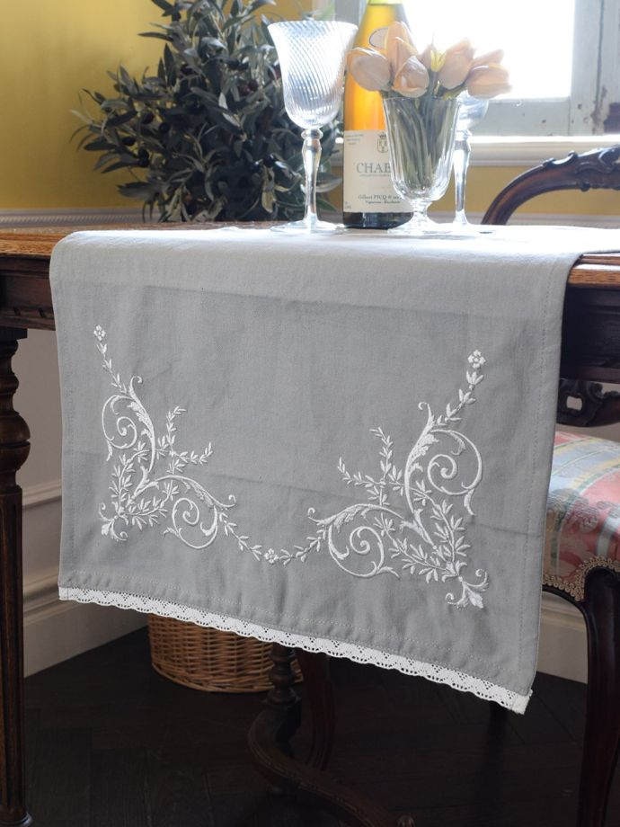 おしゃれなテーブルランナー