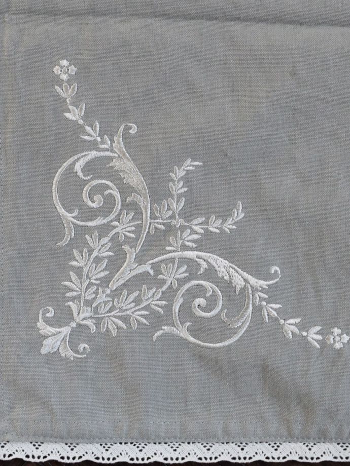 テーブルランナーのレース