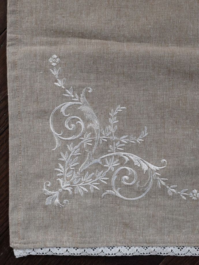 テーブルランナーのレース