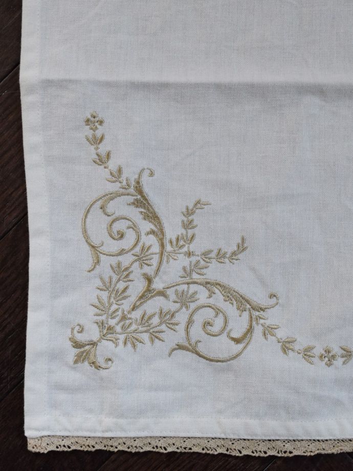 テーブルランナーのレース