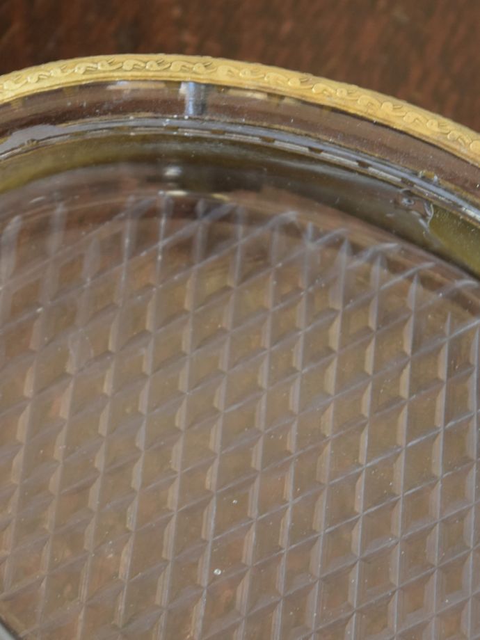 美しいガラスの小物入れ