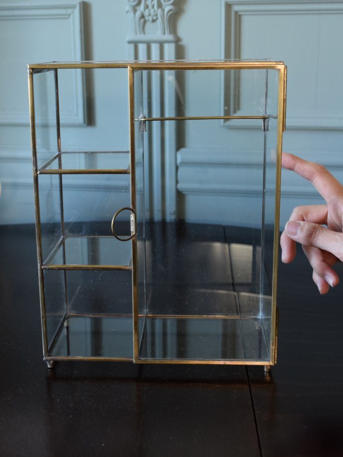 美しいガラスの小物入れ