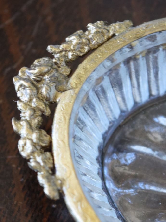 美しいガラスの小物入れ