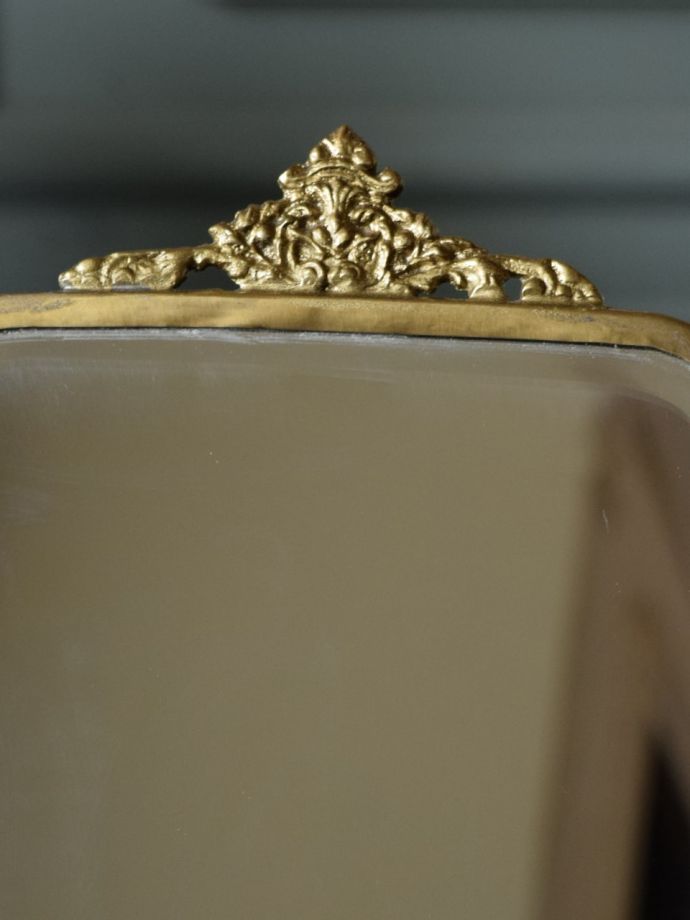 アンティーク風のスタンドミラー