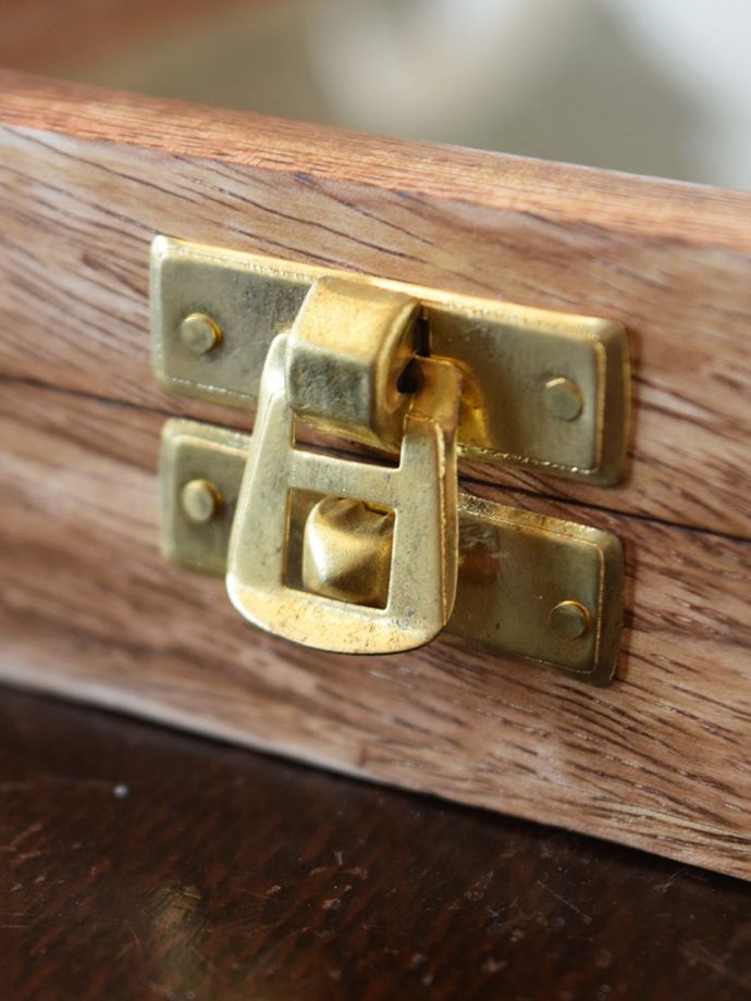 アンティーク風のおしゃれな収納ボックス