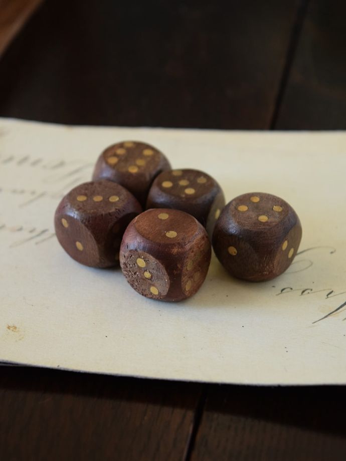 ダイスがセットになったトランプボックス