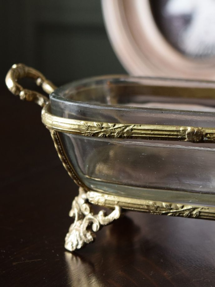 アンティーク風のおしゃれな小物入れ