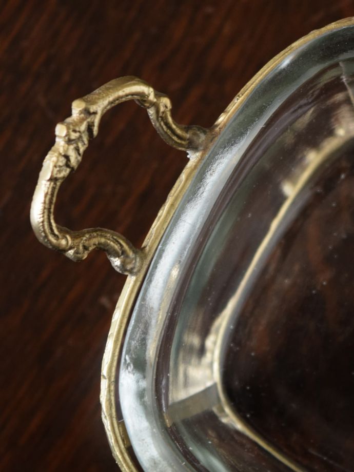 美しいガラスの小物入れ