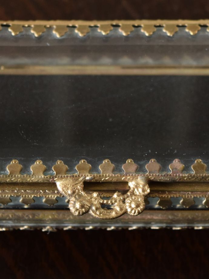 美しいガラスの小物入れ