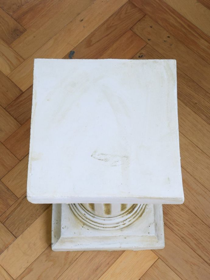 ヨーロッパ調のおしゃれな花台