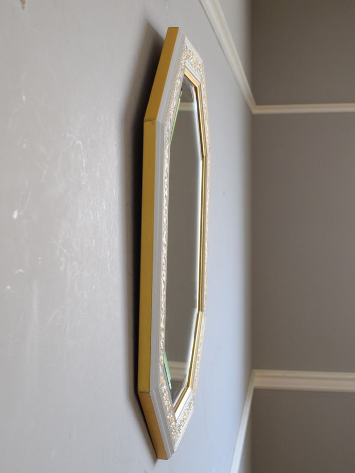 ウォールミラーの側面