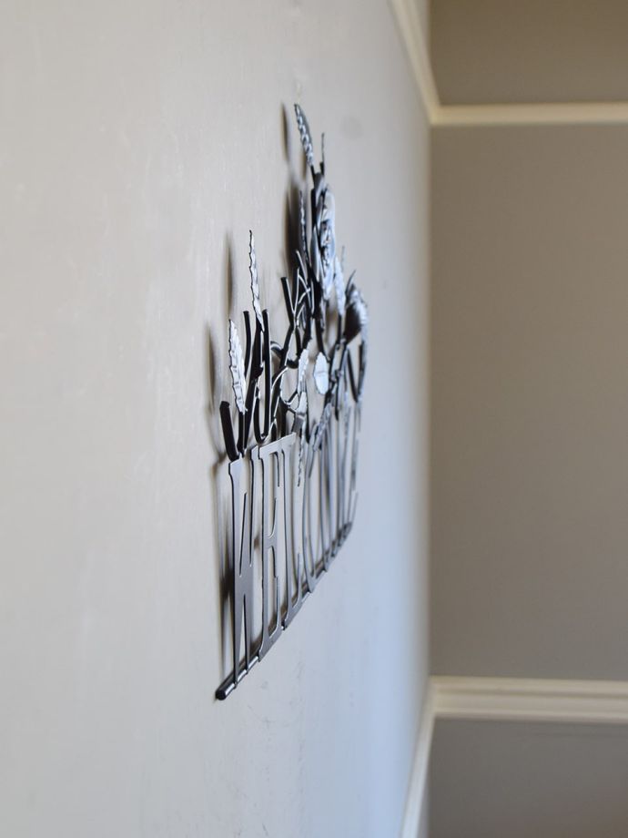 壁掛けパネルの横から