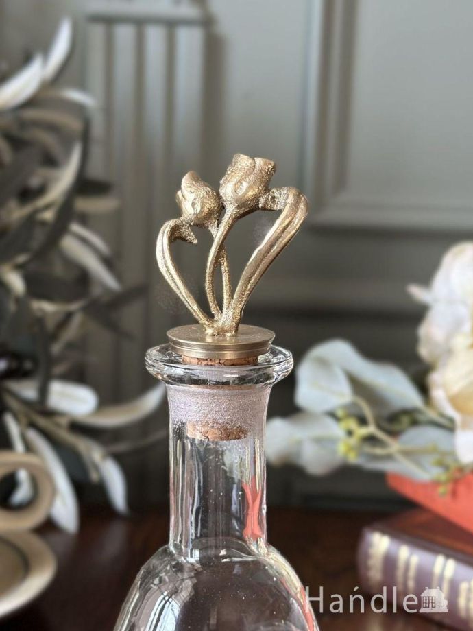 蓋付きのガラスボトル