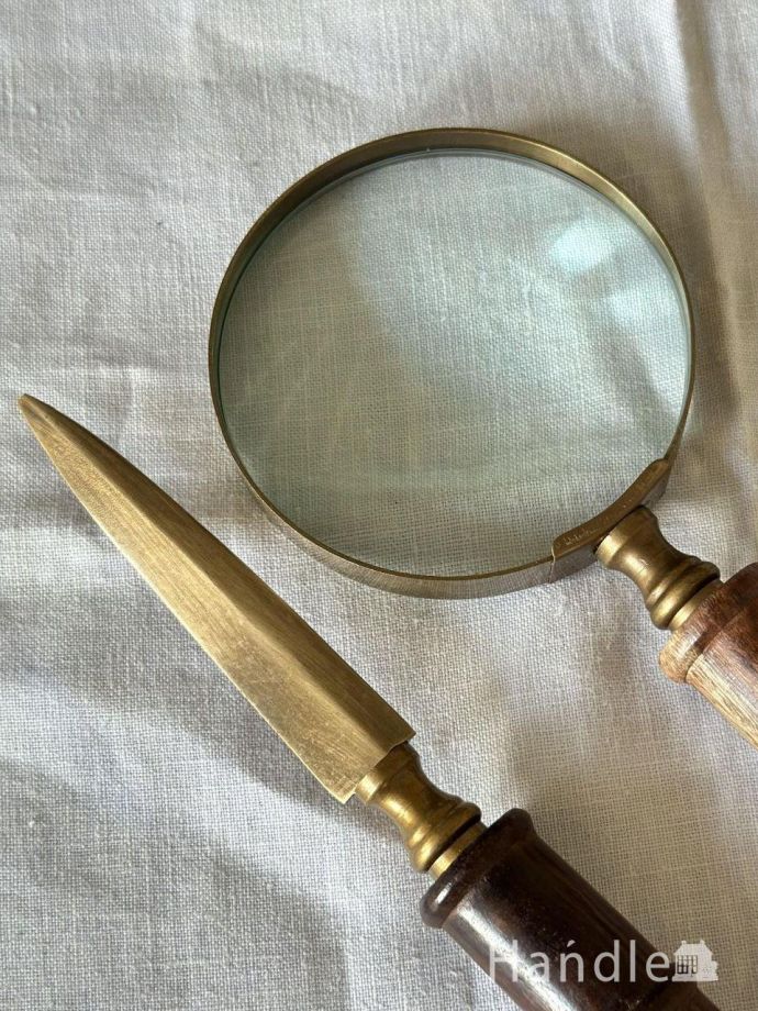 アンティーク調のルーペとペーパーナイフ