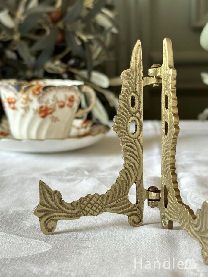 アンティーク調の豪華なイーゼル