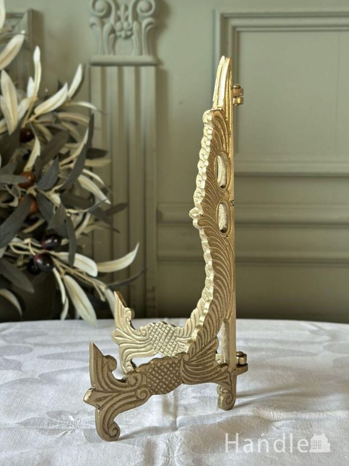 アンティーク調の豪華な装飾