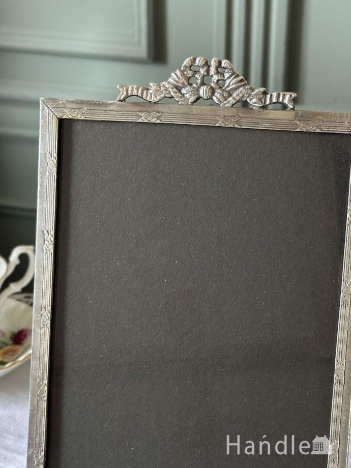 アンティーク風に仕上げたリボン付きの可愛いフォトフレーム(18✕27cm