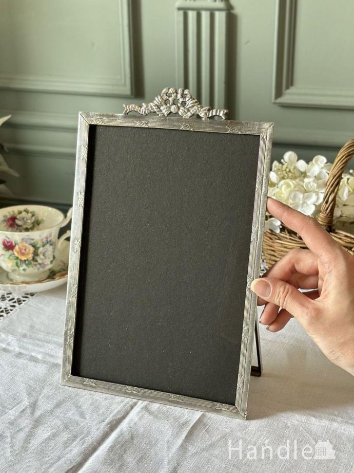 アンティーク風に仕上げたリボン付きの可愛いフォトフレーム(18✕27cm