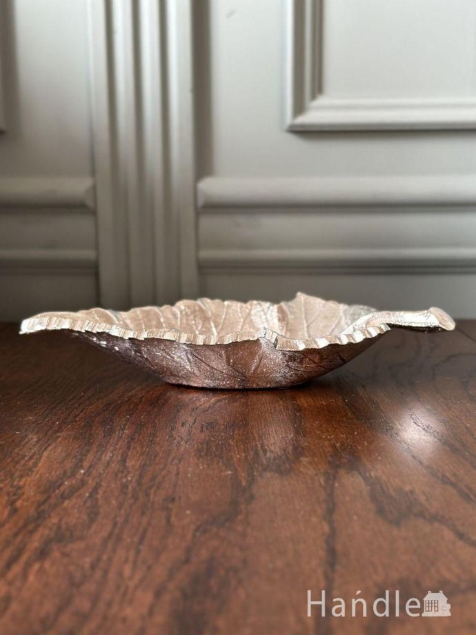 アンティーク調のおしゃれな雑貨、リーフのかたちのアクセサリートレイ