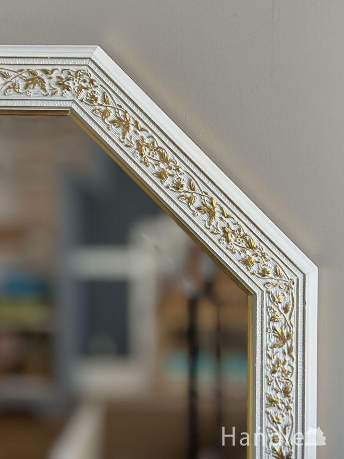 イタリア　アンティーク調　エレガント　彫刻　ウォールミラー　壁掛け　鏡 イタリアから届いた白い壁掛け鏡、華やかなウォールミラー(n21-130