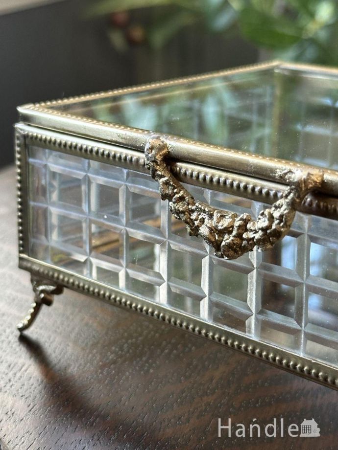 アンティーク風のおしゃれな小物入れ