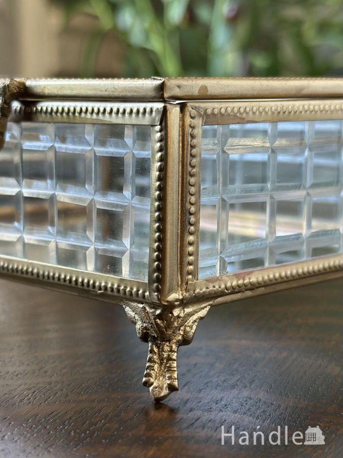 美しいガラスの小物入れ