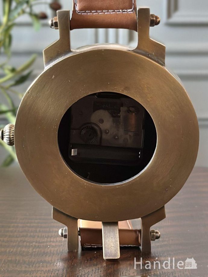 置き時計の裏側