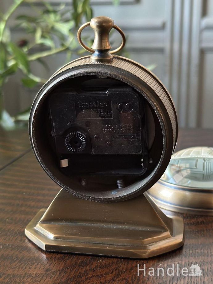 置き時計の裏側