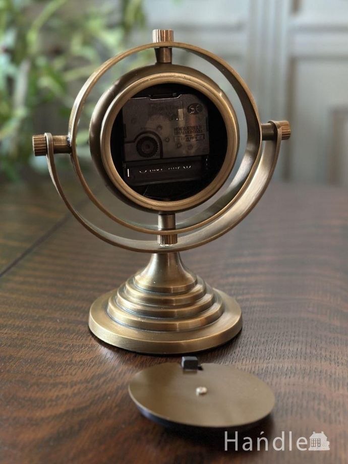 置き時計の裏側