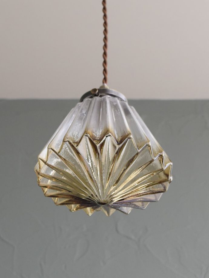 レトロな雰囲気のシェード