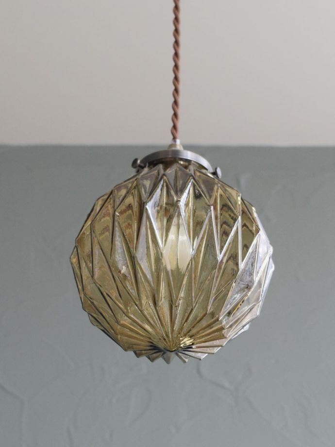 レトロな雰囲気のシェード