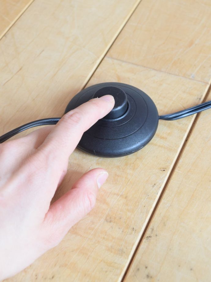 カンタンで嬉しいフットスイッチ付き