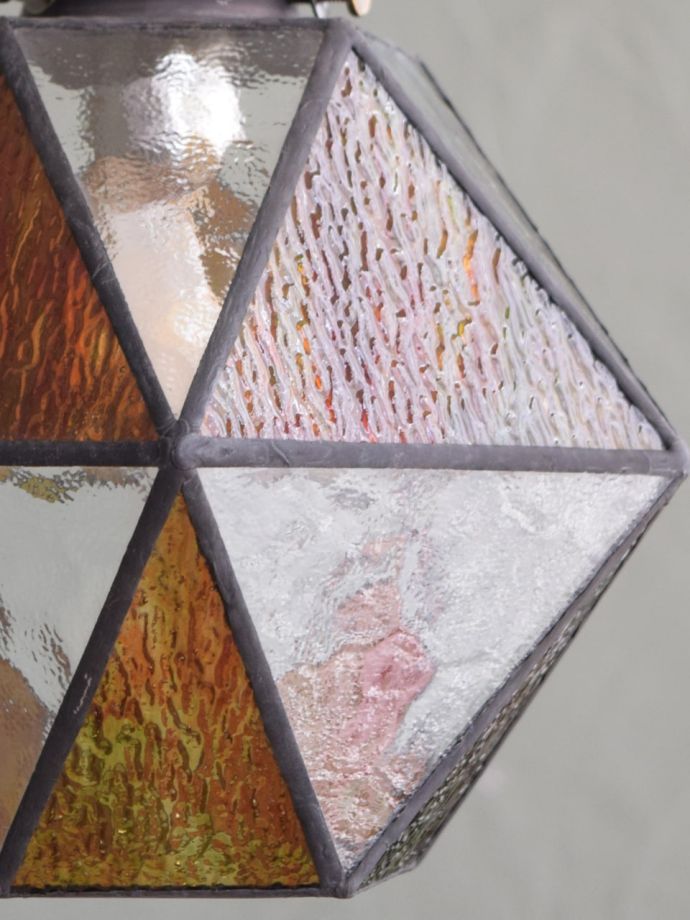 ステンドガラスのシェード