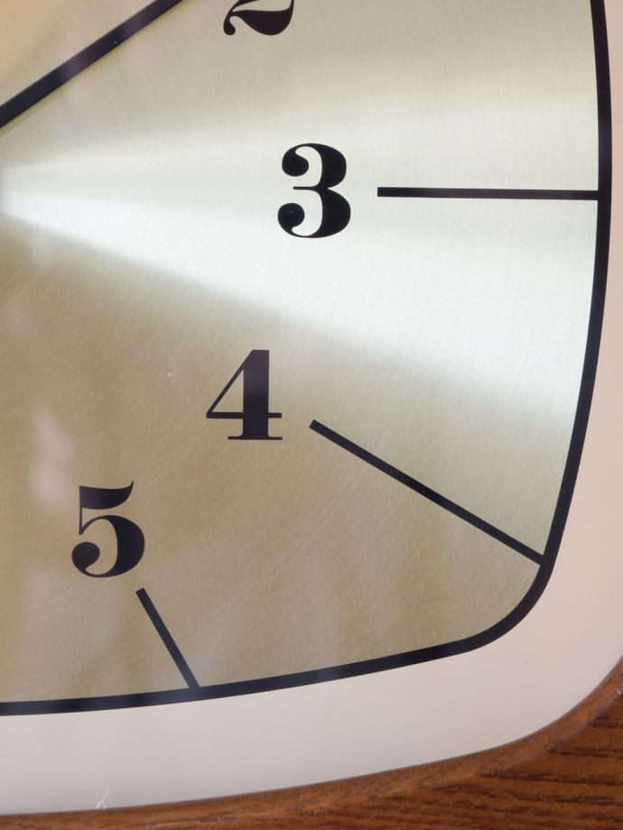 アンティーク調の掛け時計