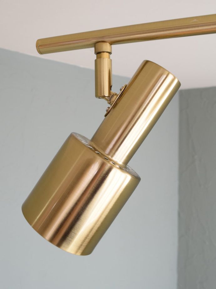 スポットライトの角度調節