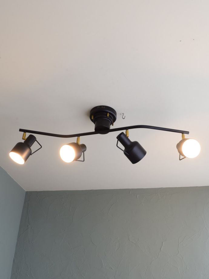 下向きのシーリングランプ