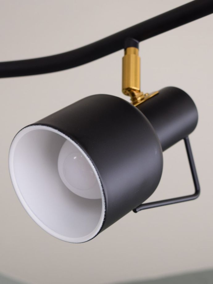 スチール製のシェード