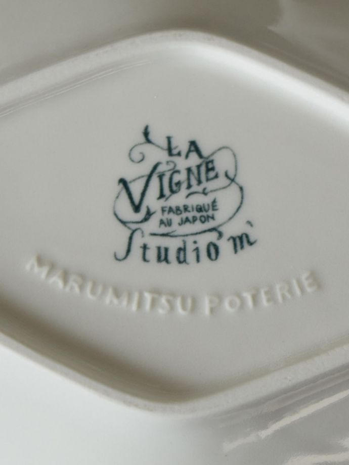 スタジオエムのバックスタンプ