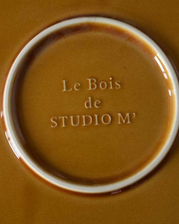 スタジオエムのバックスタンプ