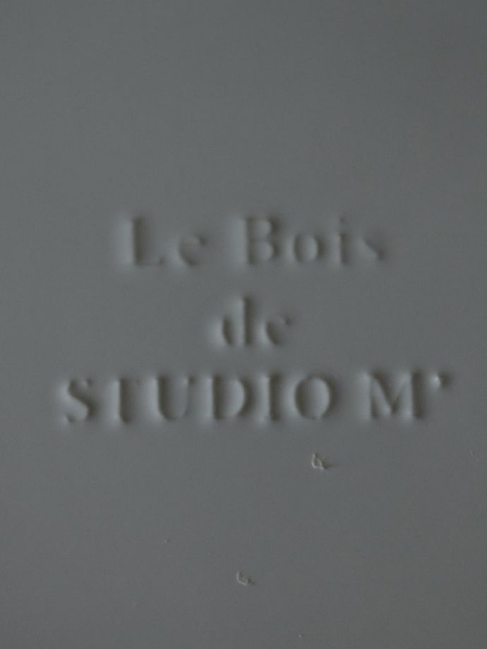 スタジオエムのバックスタンプ