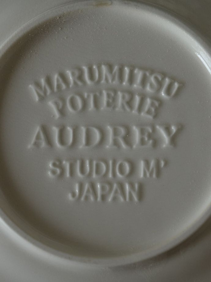 スタジオエムのバックスタンプ