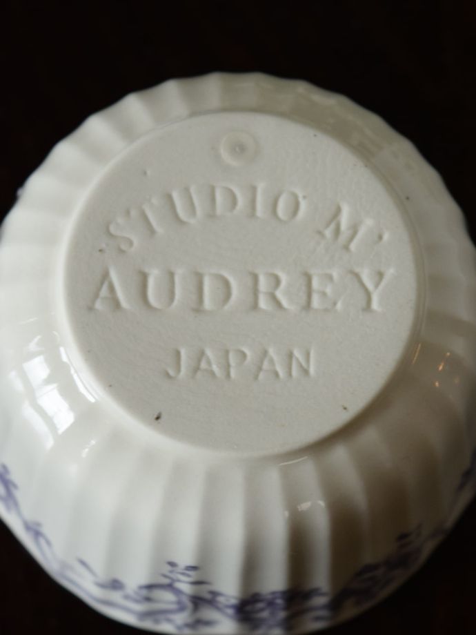 スタジオエムのバックスタンプ