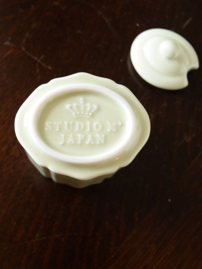 スタジオエムのバックスタンプ