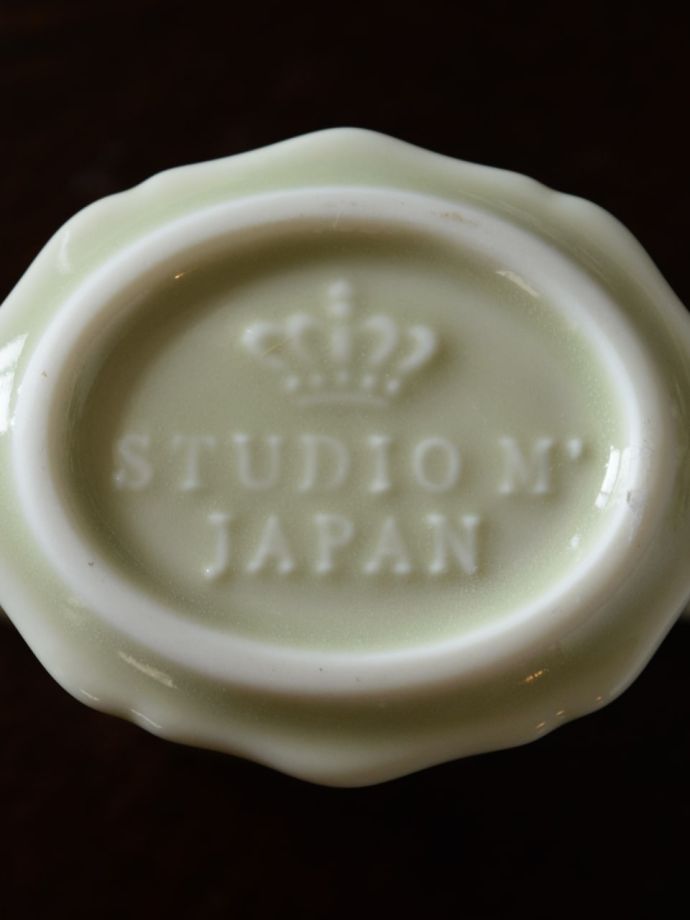 スタジオエムのバックスタンプ