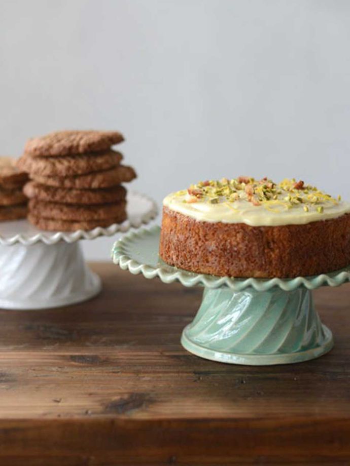 フランスアンティーク調のケーキスタンド