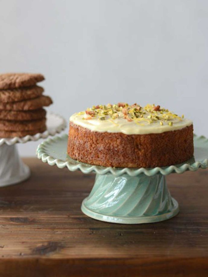 フランスアンティーク調のケーキスタンド