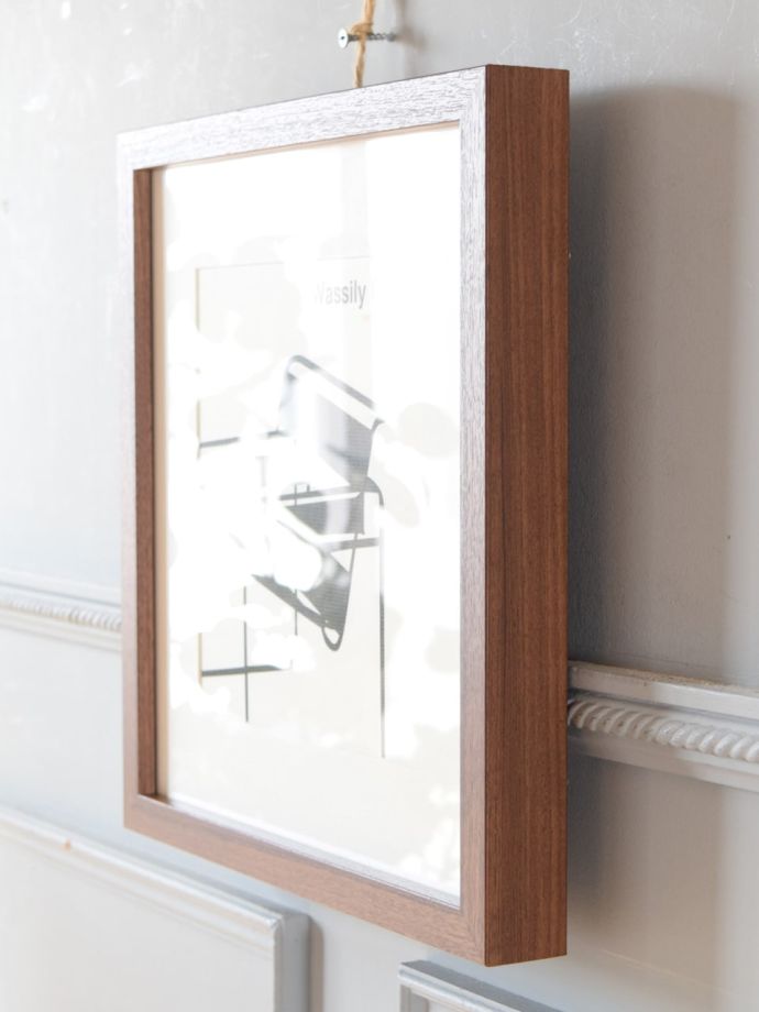 自立もOK!アートフレームの厚み