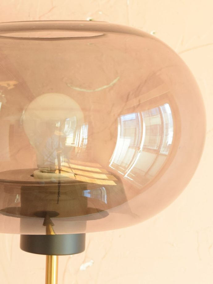 昼間の姿もおしゃれなフロアランプ